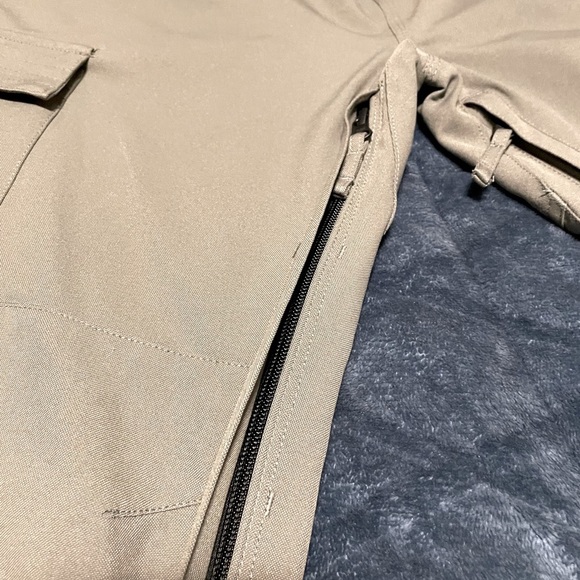 Volcom Women’s Snow Pants, Ski Pants - Picture 6 of 7